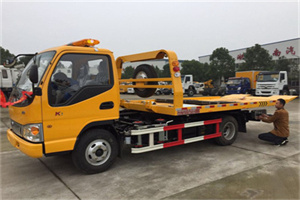 喀什地区哪里有拖车服务